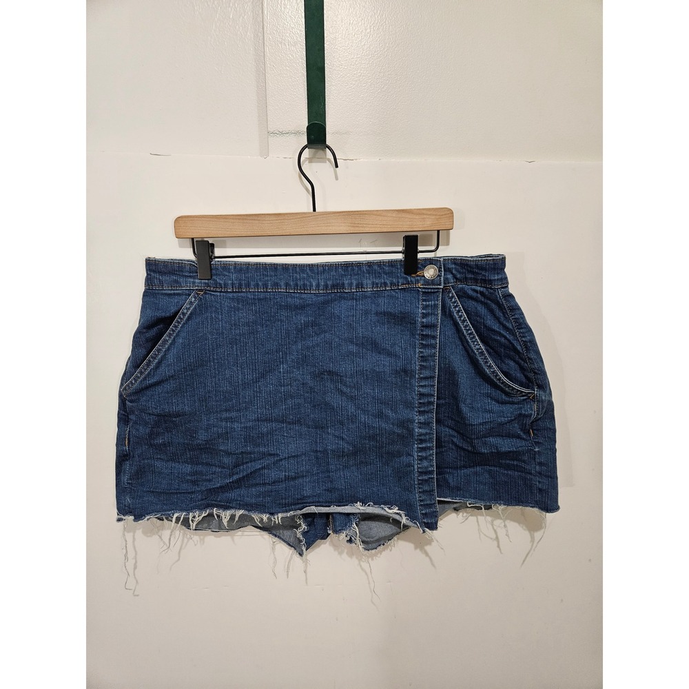 Torrid Womens Denim Skort Size 16 Medium Wash Frayed Raw Hem Wrap Front Mini